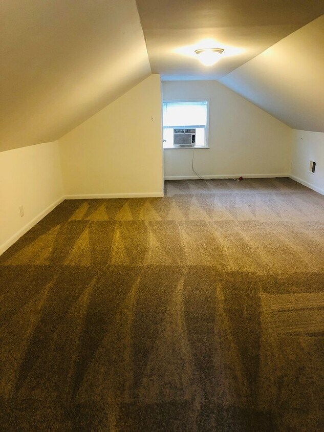 Primary Photo - Adorable 3 bdrm/1.5 bath Home on a Corner ...
