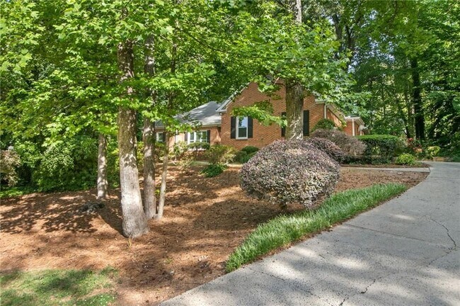 Foto del edificio - 1055 Downing Ct NE