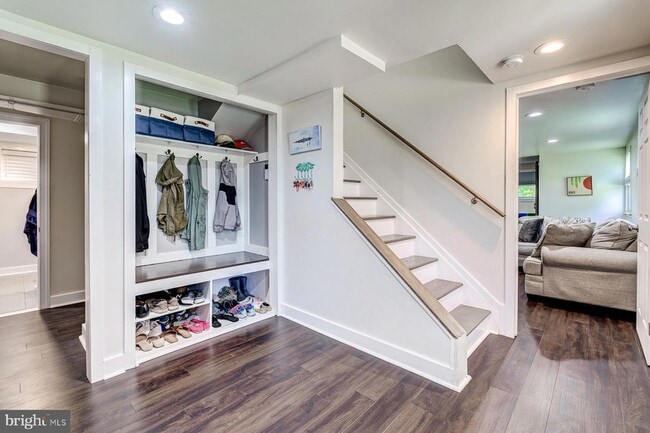 Building Photo - 7806 Jansen Dr