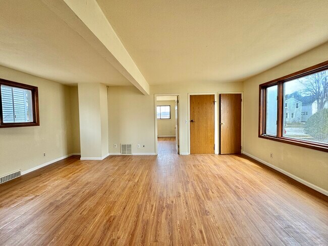 Foto del edificio - 1027 Saint Clair Ave