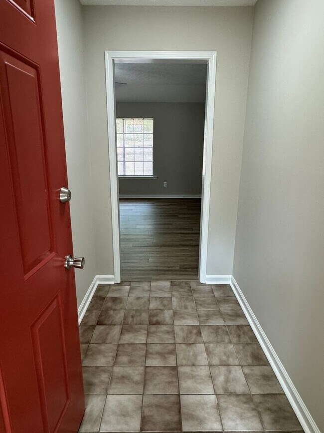 Building Photo - 3-Bedroom Move in ready and waiting for you!