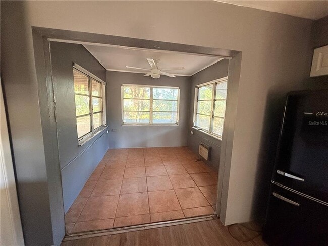 Building Photo - 731 71st Ave N