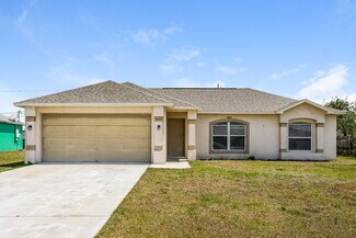 Building Photo - 2429 Ainsworth Ave