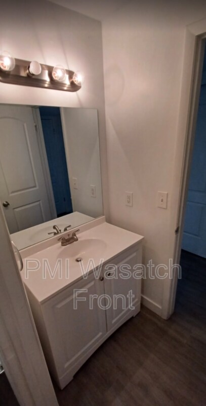 Foto del edificio - 209 W 4850 S