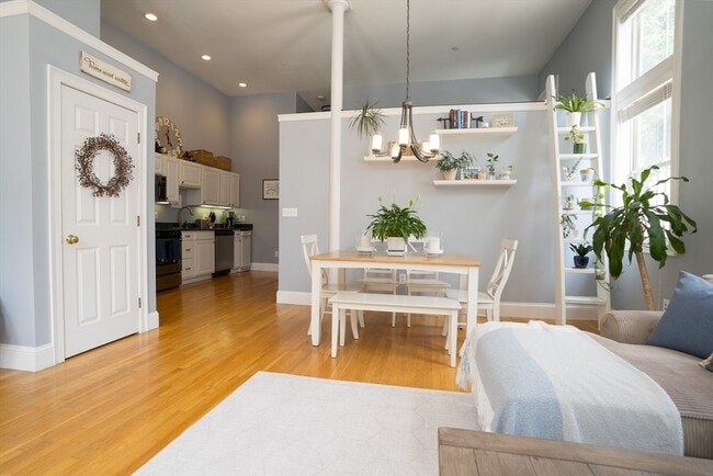 Foto del edificio - 352 W 3rd St