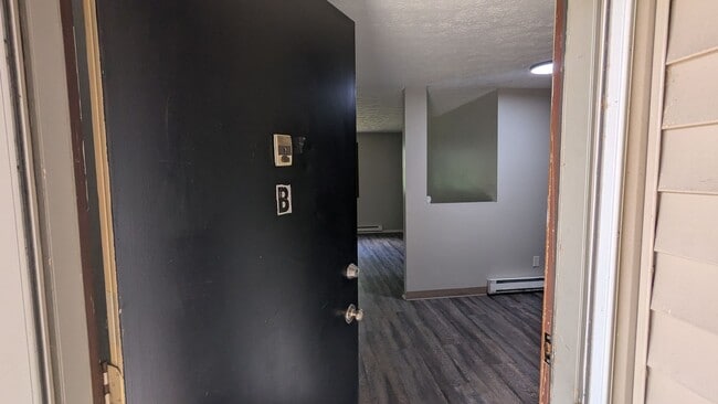 Building Photo - MN Cedar Village (809)