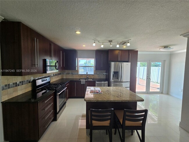 Foto del edificio - 9110 NW 24th Pl