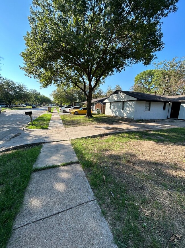 Building Photo - 1406 Connally Terrace