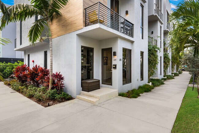 Foto del edificio - Taho Flagler Townhomes