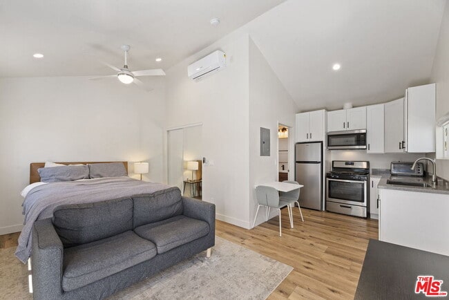 Foto del edificio - 19014 Bessemer St