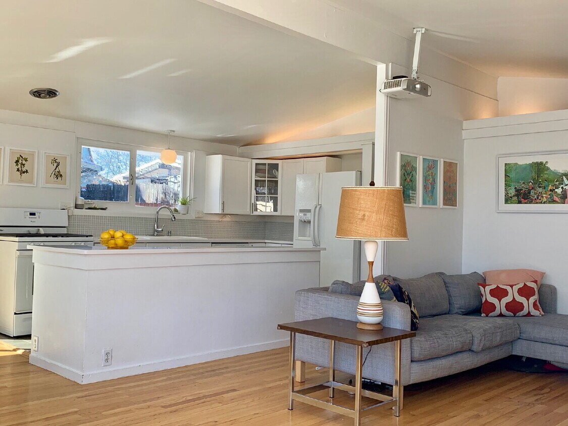 Great 2 bed, 1 bath property - Great 2 bed, 1 bath property