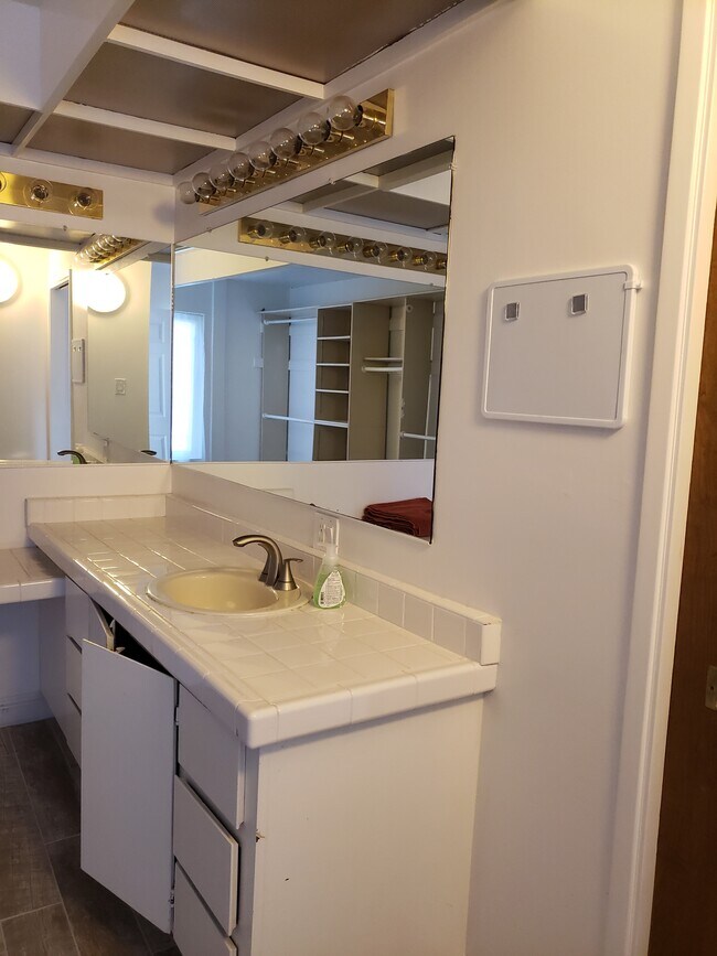 Foto del edificio - 1155 Cedarwood Way