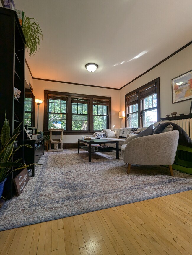 Foto del edificio - 3332 Colfax Ave S