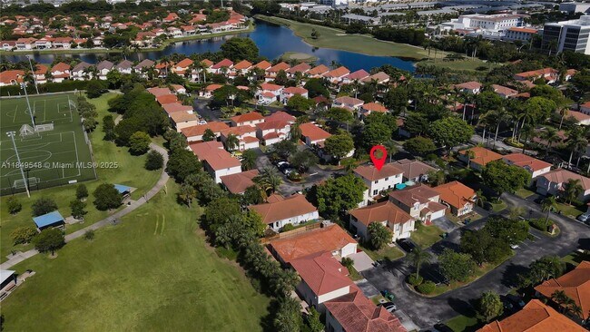 Foto del edificio - 5585 NW 102nd Pl