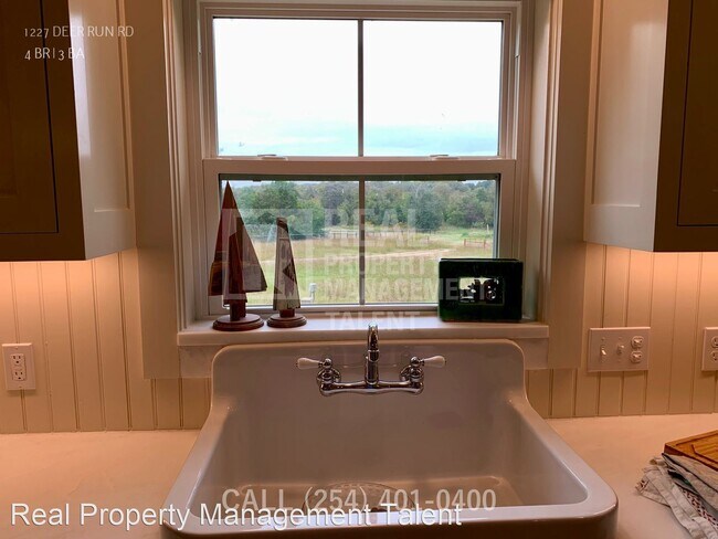 Foto del edificio - 4 br, 3 bath House - 1227 Deer Run Rd