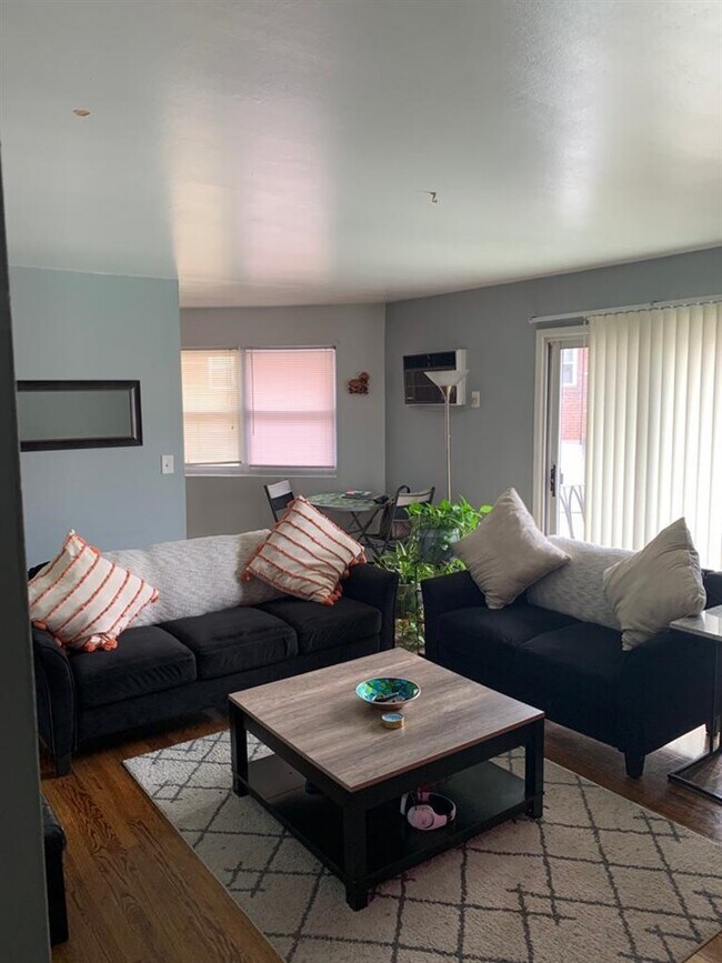 Foto del edificio - 7017 Columbia Ave