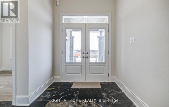 Building Photo - 51 Lorrain Hand Cres