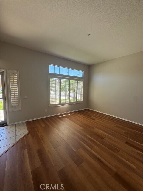 Foto del edificio - 1402 Sutherland Dr