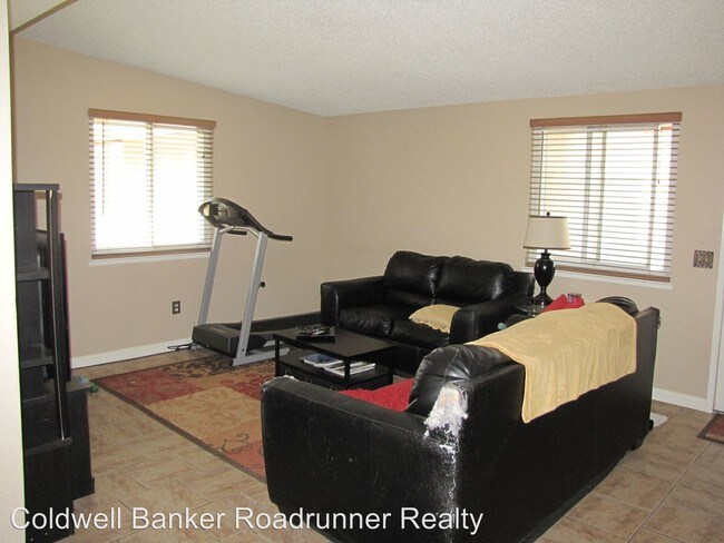 Foto del edificio - 2 br, 1.5 bath House - 6468 Marine Ave