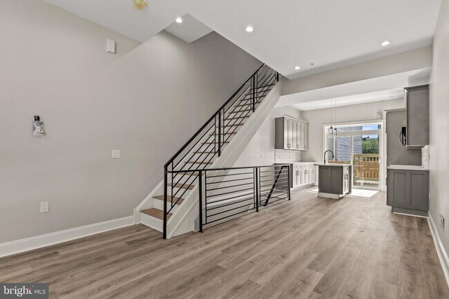 Building Photo - 2127 N Fairhill St