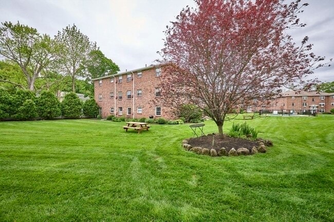 Building Photo - 3 Colonial Village Dr