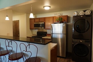 Granite Breakfast Bar! - Steeple View Apartments