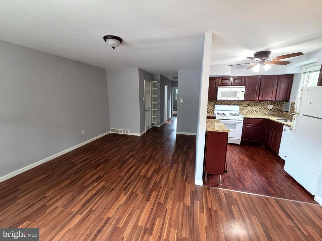 Primary Photo - 224 Robina St