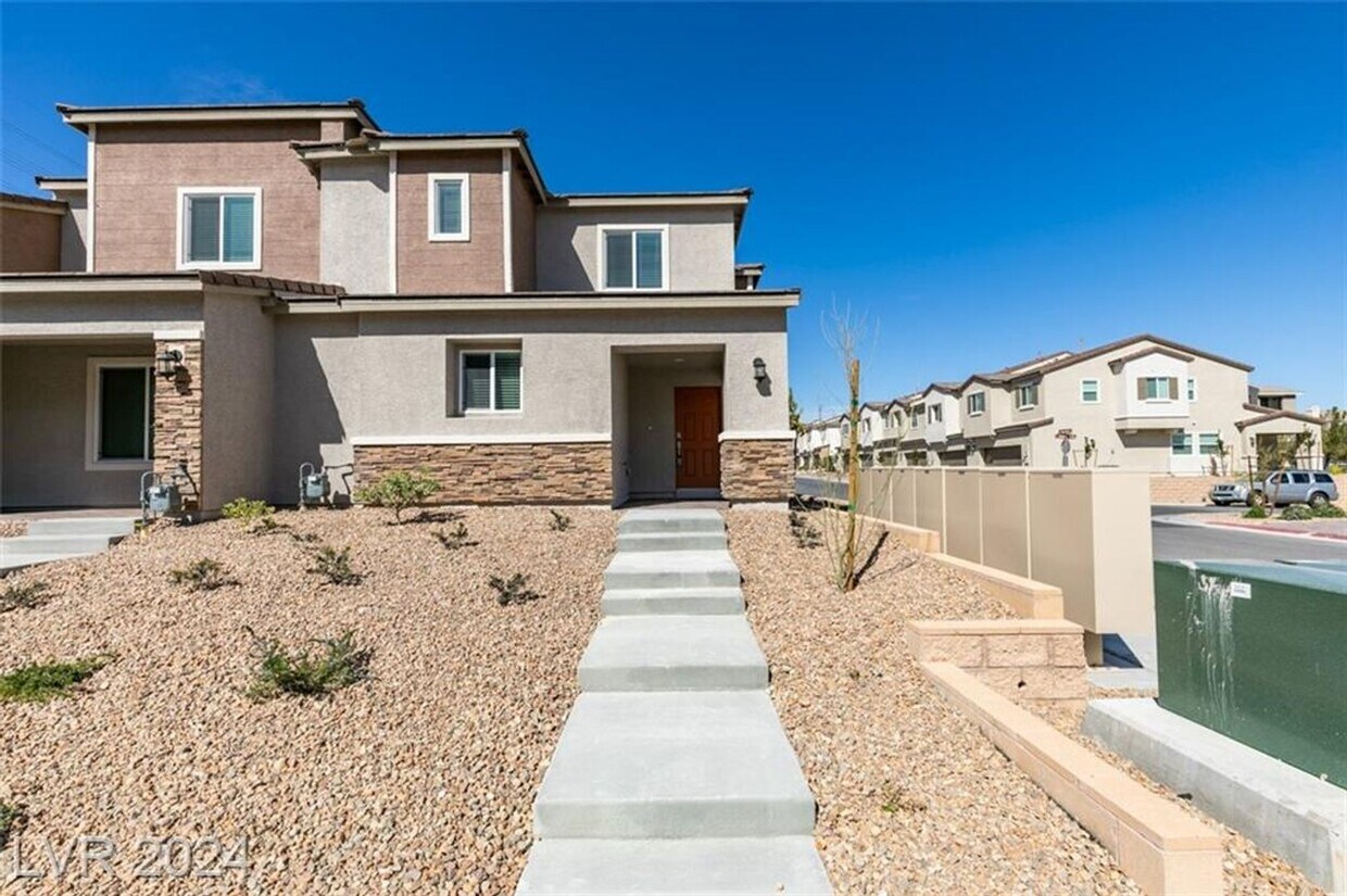 Primary Photo - BRAND NEW 4 BED 2 BATH TOWNHOME IN THE NOR...