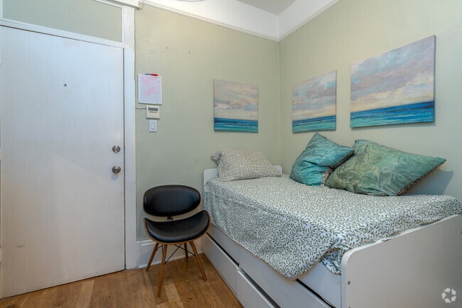 Studio - 100SF - Tenth Street Twenty Nine LLC