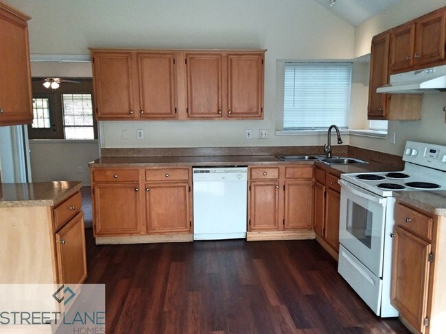 Building Photo - 1605 Caplin Dr