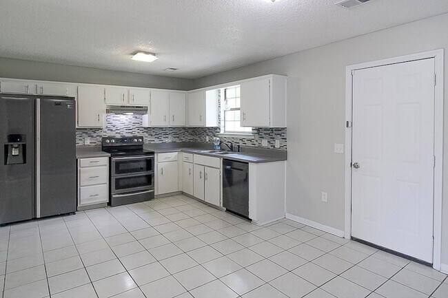 Foto del edificio - 1235 Pineridge Way
