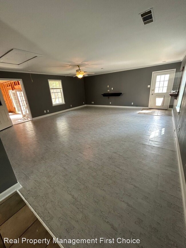 Building Photo - 3 br, 3 bath House - 5200 North O Street
