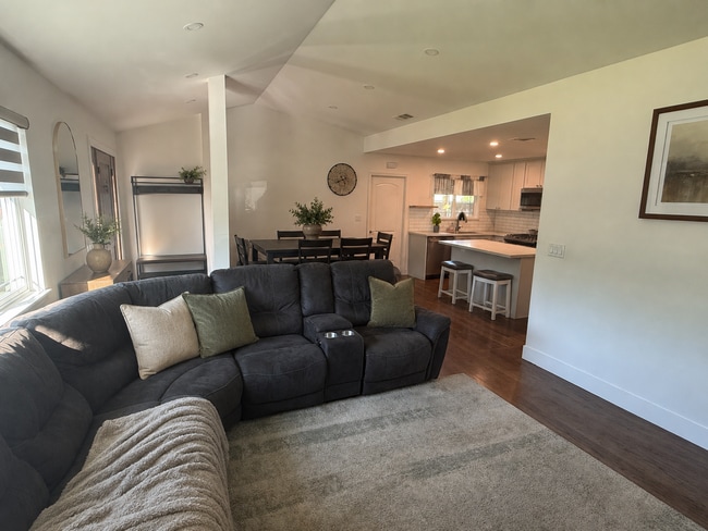 Building Photo - 3437 Madeira Way