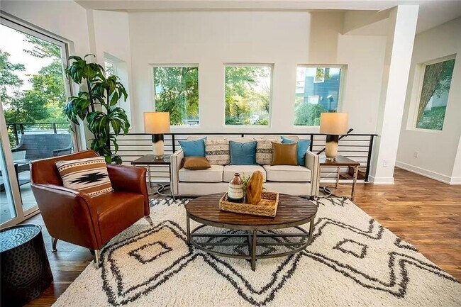 Building Photo - 2712 Oak Springs Dr