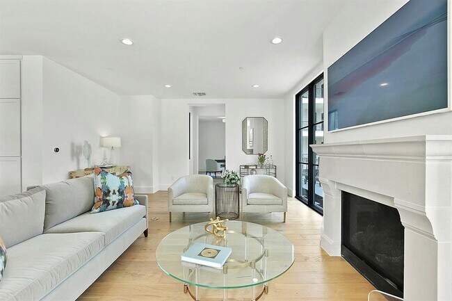Foto del edificio - 5270 Town and Country Blvd