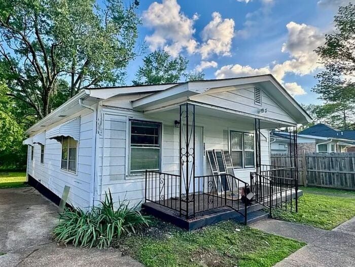 Primary Photo - Renovated and Convenient