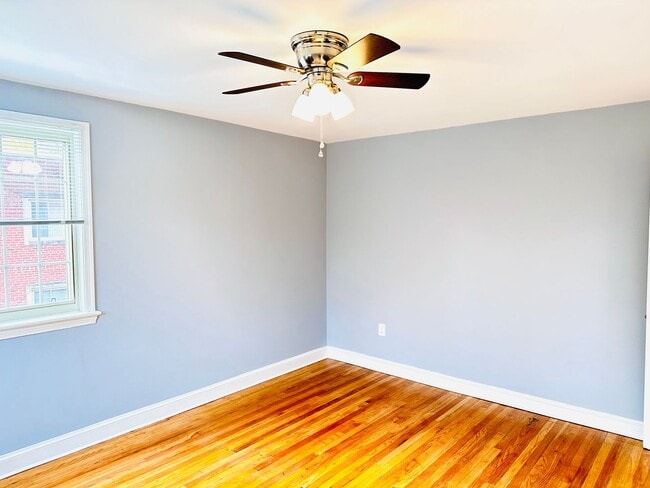 Foto del edificio - 8804 Bradford Rd