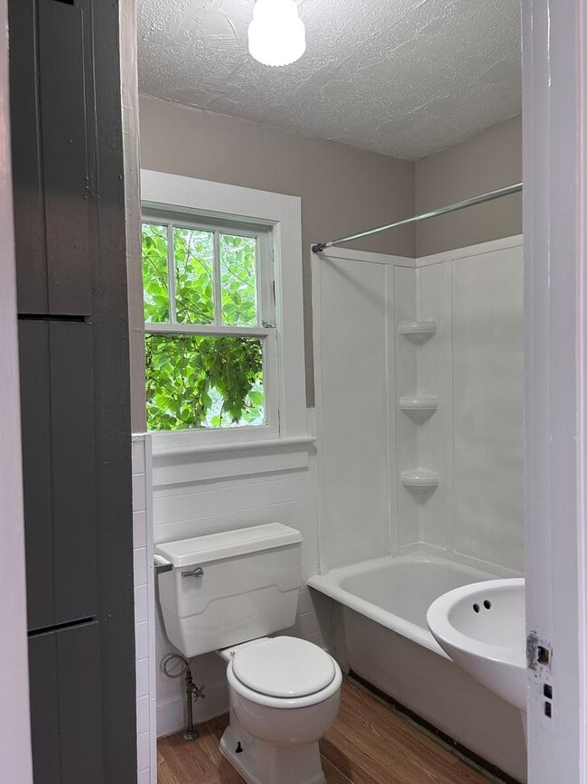 Building Photo - One Bedroom Apartment in Ringgold GA