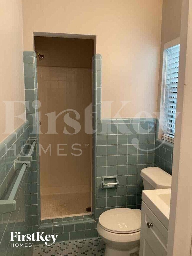 Foto del edificio - 1369 Malverne Ave