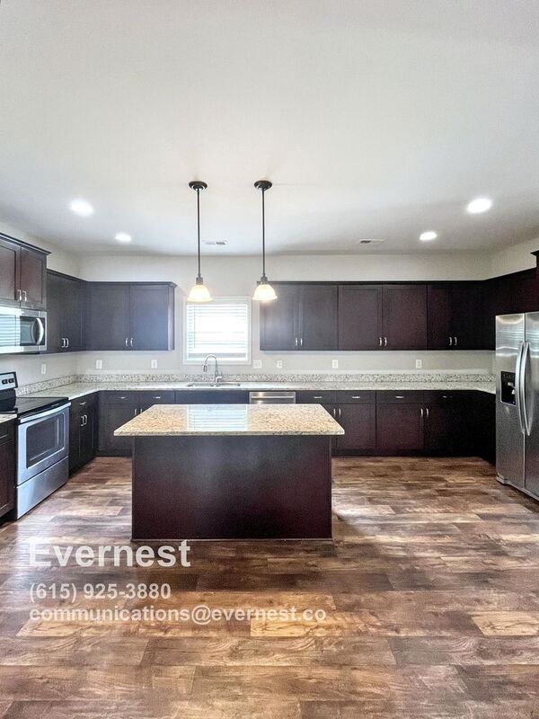 Foto del edificio - 1204 Henry Pl Blvd