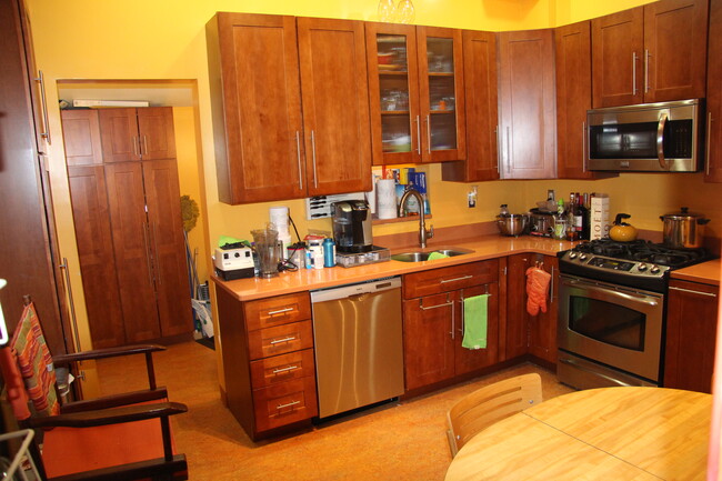 Eat in kitchen - 16 Linden Ct