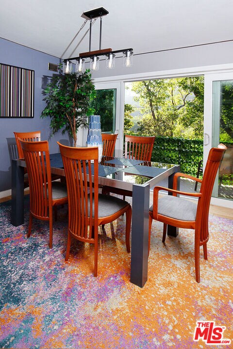 Foto del edificio - 7943 Willow Glen Rd
