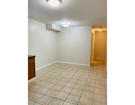 Foto del edificio - 110A Thatcher Rd