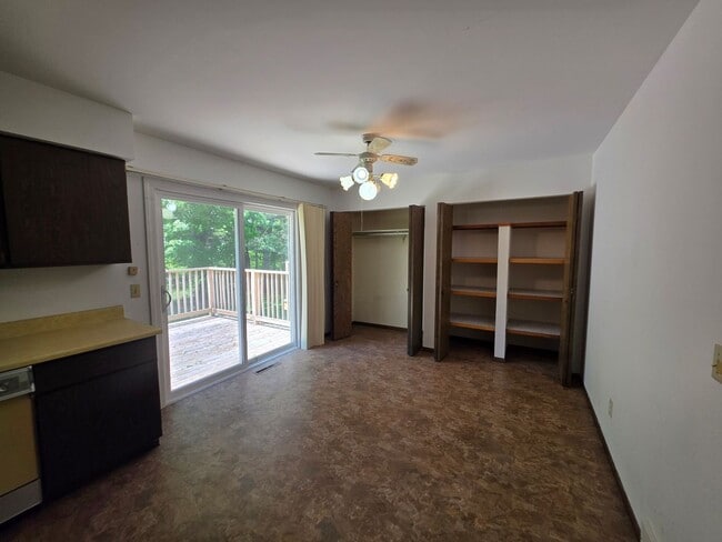 Building Photo - 2 Bed 1 Bath Side By Side Duplex in Port Edwards