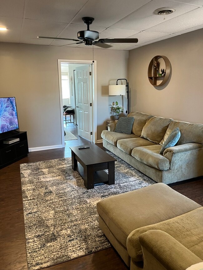Living room w/furnishings - 1602 Lowrie St