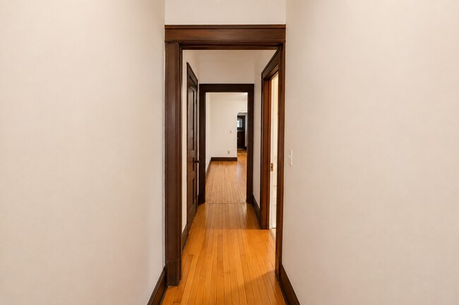 Foto del edificio - 1027-1027 Jenifer St