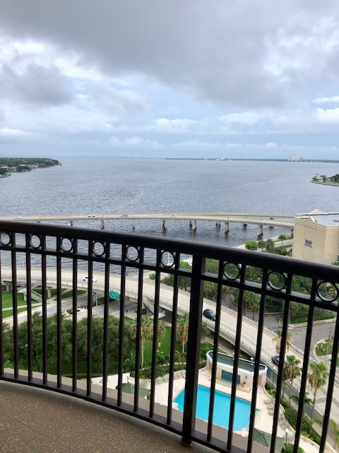 en el apartamento desde el balcón - 345 Bayshore Blvd