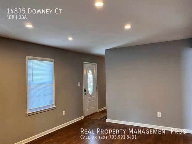 Building Photo - Qualify for a zero deposit option/deck bac...