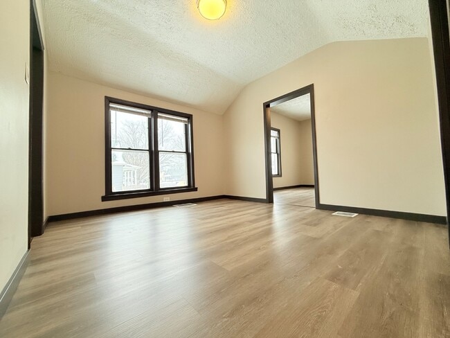Building Photo - 1923 Avenue B