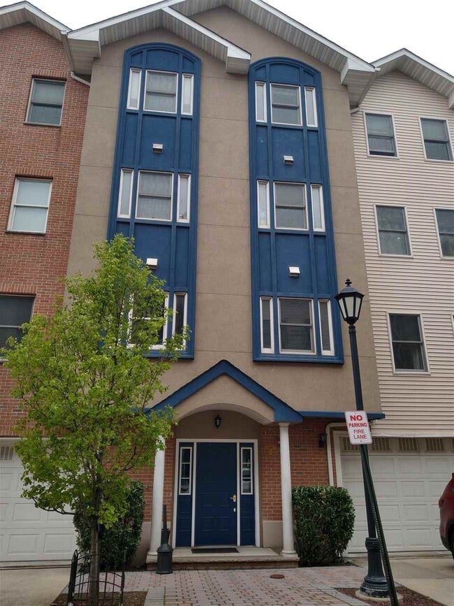 Building Photo - 620 38th St